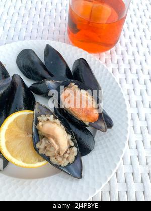 Gefüllte Muscheln, köstliche gefüllte Muscheln ist als Midye dolma in der Türkei bekannt, die traditionelle und berühmte Meeresfrüchte in der Türkei ist. Traditionelle türkische a Stockfoto