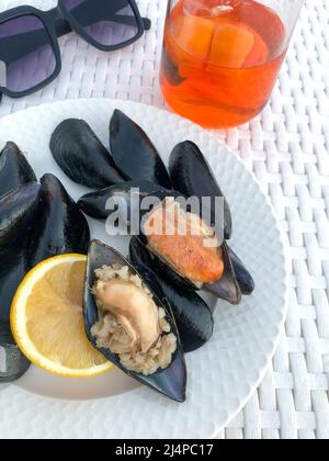 Gefüllte Muscheln, köstliche gefüllte Muscheln ist als Midye dolma in der Türkei bekannt, die traditionelle und berühmte Meeresfrüchte in der Türkei ist. Traditionelle türkische a Stockfoto