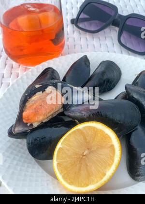 Gefüllte Muscheln, köstliche gefüllte Muscheln ist als Midye dolma in der Türkei bekannt, die traditionelle und berühmte Meeresfrüchte in der Türkei ist. Traditionelle türkische a Stockfoto