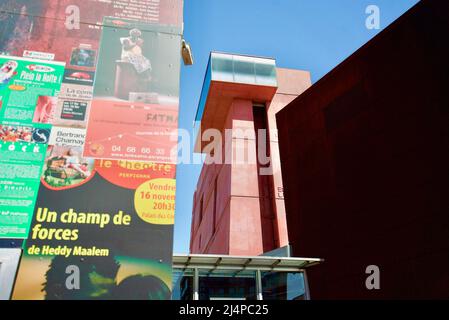 Théâtre de l'Archipel / Theater Archipel in Perpignan das moderne Theatergebäude in Katalonien, l'Archipel ein ikonisches Gebäude in Perpinyà Stockfoto