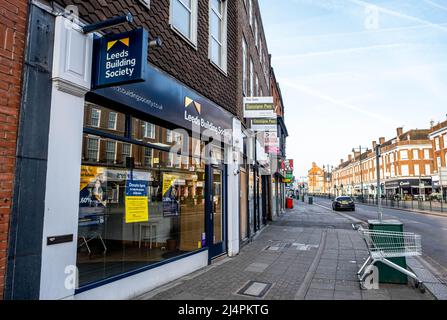 Epsom Surrey London UK, April 17 2022, Leeds Building Society High Street Branch Sign and Logo with No People Stockfoto