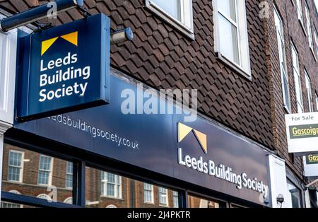 Epsom Surrey London UK, April 17 2022, Leeds Building Society High Street Branch Sign and Logo with No People Stockfoto