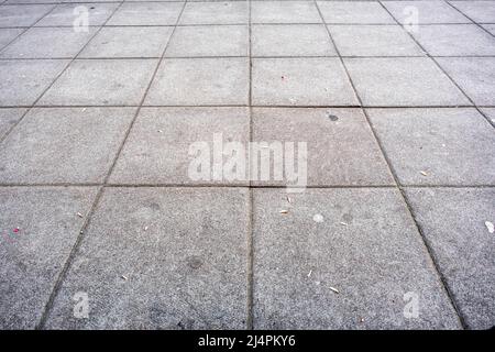 Epsom Surrey London, Großbritannien, April 17 2022, Steinmaterial Pflasterung Slab Bürgersteig ohne Menschen Stockfoto