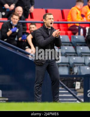 Glasgow, Großbritannien. 07. April 2022. Scottish Cup Halbfinale - Heart of Midlothian FC gegen Hibernian FC 07/04/2022 Pic Shows: HibsÕ-Manager Shaun Maloney ruft seinem Team Anweisungen zu, während Hearts im Halbfinale des Scottish Cup in Hampden Park, Glasgow, gegen Hibs treten Kredit: Ian Jacobs/Alamy Live News Stockfoto