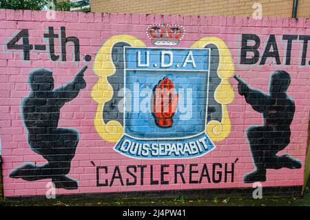 Wandgemälde in Belfast zum Gedenken an das Batallion der Ulster Defense Association (UDA) von 4. in Castlereagh Stockfoto