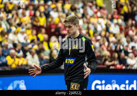 Malmoe, Schweden. 16. April 2022. Peter Johannesson (1) aus Schweden beim Handballspiel zwischen Schweden und Dänemark in der Malmö Arena in Malmoe. (Foto: Gonzales Photo/Alamy Live News Stockfoto