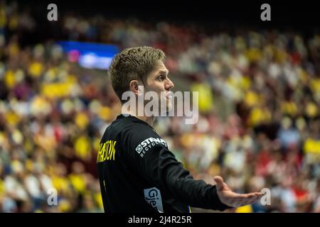 Malmoe, Schweden. 16. April 2022. Peter Johannesson (1) aus Schweden beim Handballspiel zwischen Schweden und Dänemark in der Malmö Arena in Malmoe. (Foto: Gonzales Photo/Alamy Live News Stockfoto