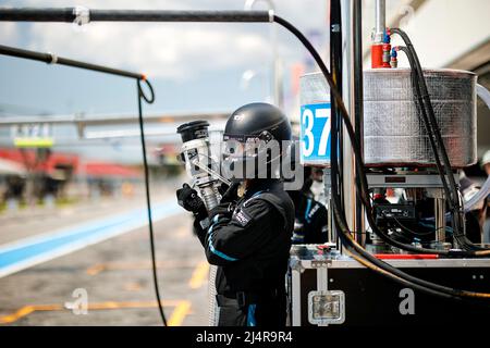 Le Castellet, Frankreich. 17. April 2022. Betanken während der 4-Stunden-Rennen der ELMS European Le Mans Series 2022 in Le Castellet vom 16. Bis 18. April auf dem Kurs von Paul Ricard - Foto Paulo Maria / DPPI Credit: DPPI Media/Alamy Live News Stockfoto