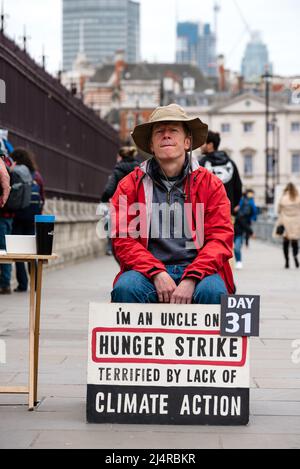 London, Großbritannien. 13. April 2022. Angus Rose Tag 31 des Hungerstreiks Stockfoto