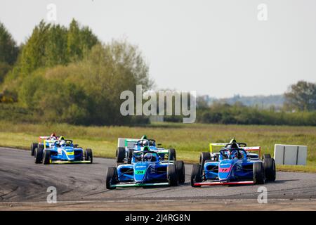 28 REIS Max (ger), Formule 4 - Mygale Genération 2, 72 VILLAGOMEZ Mateo (ecu), Formule 4 - Mygale Genération 2, Aktion während der Runde 1. des Championnat de France FFSA F4 2022, vom 16. Bis 19. April 2022 auf dem Circuit Paul Armagnac, in Nogaro, Frankreich, Frankreich - Foto Julien Delfosse / DPPI Stockfoto