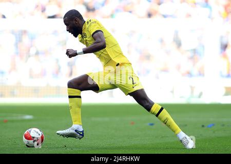 London, Großbritannien. 17. April 2022. Antonio Rudiger von Chelsea in Aktion während des Spiels. Der Emirates FA Cup, Halbfinale, Chelsea gegen Crystal Palace im Wembley Stadium in London am Sonntag, 17.. April 2022.Dieses Bild darf nur für redaktionelle Zwecke verwendet werden. Nur zur redaktionellen Verwendung, Lizenz für kommerzielle Nutzung erforderlich. Keine Verwendung bei Wetten, Spielen oder Veröffentlichungen in einem Club/einer Liga/einem Spieler.pic von Steffan Bowen/Andrew Orchard Sports Photography/Alamy Live News Credit: Andrew Orchard Sports Photography/Alamy Live News Stockfoto