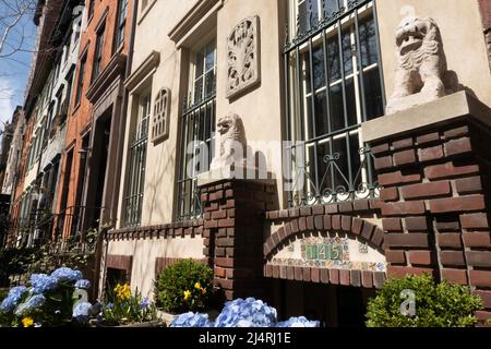 Die East 19. Street liegt im Gramercy Park Historic District in der Nähe von New York City, USA 2022 Stockfoto