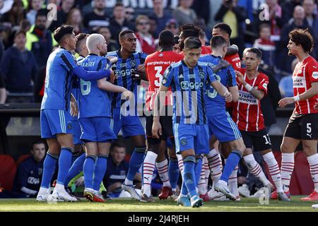 ROTTERDAM - (lr) Edson Alvarez von Ajax, Davy Klaassen von Ajax, Ryan Gravenberch von Ajax, Jordan Teze von PSV Eindhoven, Lisandro Martinez von Ajax, Ibrahim Sangare von PSV Eindhoven, Steven Berghuis von Ajax, Cody Gakpo von PSV Eindhoven, Mauro Junior oder PSV Eindhoven, Andre Ramalho oder PSV Eindhoven während des niederländischen TOTO KNVB Cup Finales zwischen PSV und AJAX im Stadium de Kuip am 17. April 2022 in Rotterdam, Niederlande. ANP MAURICE VAN STEEN Stockfoto