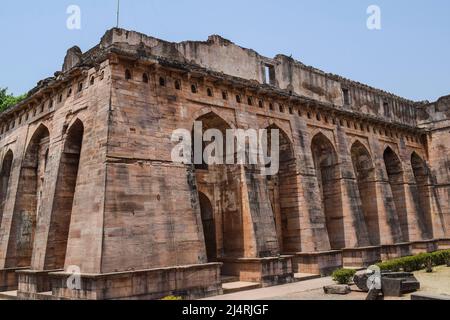 Hindola Mahal in Mandu Palast, alte Festung Stadt vor Jahren in Madhya Pradesh gebaut, Besuch touristischer Ort ein Kulturerbe. MadyaPradesh Tourism oder MP Stockfoto