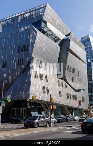 Cooper Union, Lower Manhattan, New York, NY, USA. Das neue akademische Gebäude ist ein grünes LEED-Gebäude von Thom Mayne, 2009. Stockfoto