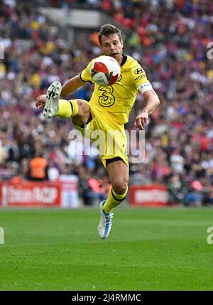 London, Großbritannien. 16. April 2022. Cesar Azpilicueta (Chelsea) während des Halbfinalmatches des FA Cup zwischen Chelsea und Crystal Palace im Wembley Stadium am 17. 2022. April in London, England. (Foto: Garry Bowden/phcimages.com) Kredit: PHC Images/Alamy Live News Stockfoto