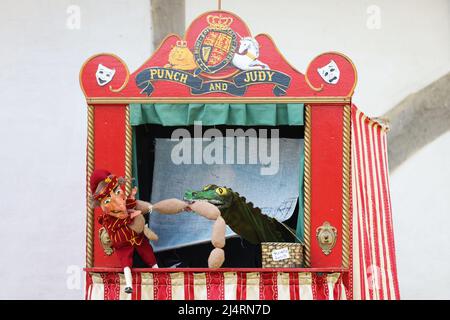 Eine Punch and Judy Show im Weald & Downland Museum in Singleton, Chichester, West Sussex, Großbritannien. Stockfoto