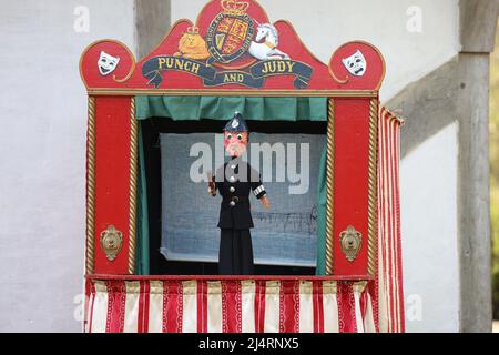 Eine Punch and Judy Show im Weald & Downland Museum in Singleton, Chichester, West Sussex, Großbritannien. Stockfoto