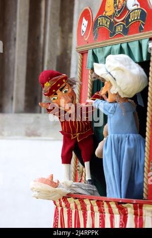 Eine Punch and Judy Show im Weald & Downland Museum in Singleton, Chichester, West Sussex, Großbritannien. Stockfoto