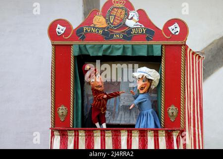 Eine Punch and Judy Show im Weald & Downland Museum in Singleton, Chichester, West Sussex, Großbritannien. Stockfoto