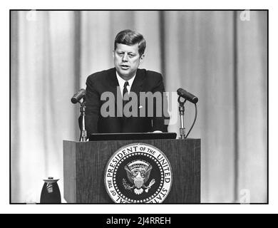 1962 Präsident Kennedy bei einer Pressekonferenz in Washington DC USA Stockfoto