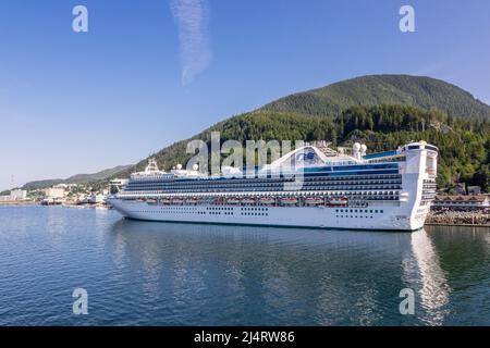 Das Star Princess-Kreuzschiff im Hafen von Ketchican Alaska A Port auf der Inside Passage Cruise Route Stockfoto