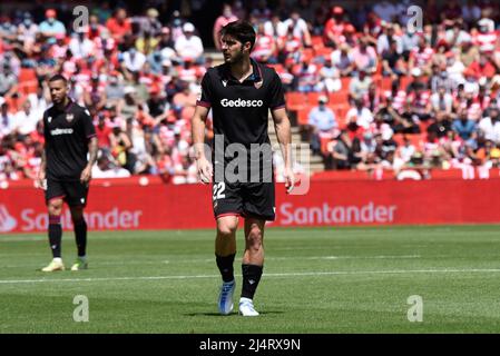 Granada, Spanien. 17. April 2022. Gonzalo Melero von UD Levante in Aktion während des Liga-Spiels zwischen Granada CF und UD Levante im Nuevo Los Carmenes Stadion am 17. April 2022 in Granada, Spanien. (Foto: José M Baldomero/Pacific Press/Sipa USA) Quelle: SIPA USA/Alamy Live News Stockfoto