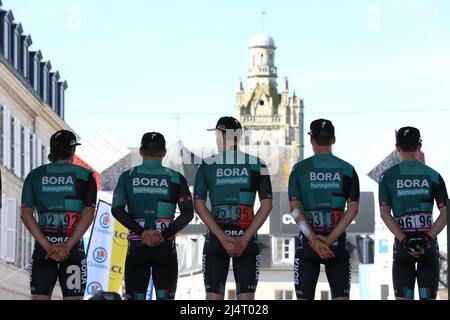 Paris Roubaix 2022, von Compiegne nach Roubaix Velodrome. Kredit: Peter Goding/Alamy Live Nachrichten Stockfoto