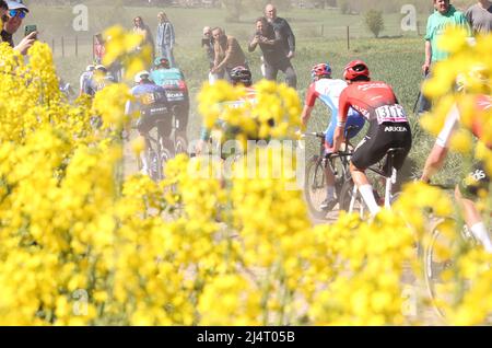 Paris Roubaix 2022, von Compiegne nach Roubaix Velodrome. Kredit: Peter Goding/Alamy Live Nachrichten Stockfoto