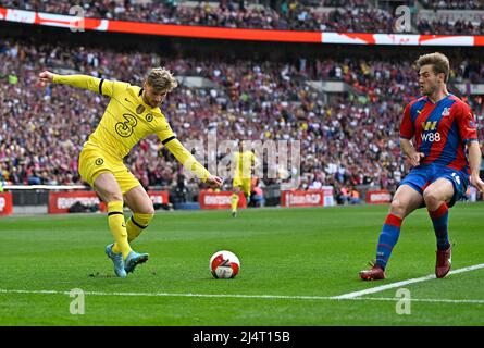 London, Großbritannien. 16. April 2022. Timo Werner (Chelsea) beim Halbfinale des FA Cup zwischen Chelsea und Crystal Palace im Wembley Stadium am 17. 2022. April in London, England. (Foto: Garry Bowden/phcimages.com) Kredit: PHC Images/Alamy Live News Stockfoto