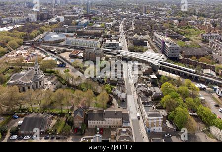 Deptford High Street und Deptford Bahnhof Stockfoto