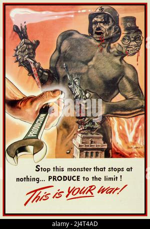 Vintage WW2 American Propaganda Poster 'Stop this Monster that stops at nothing... Produzieren bis an die Grenzen ! DAS IST EUER KRIEG! Illustration eines zweiköpfigen Monsters von Nazi-Deutschland Adolf Hitler und dem kaiserlichen Japan Hideki Tojo, das mit einer dämonischen, mordenden Blutlust an der Freiheitsstatue klammert, im Vergleich zur amerikanischen Kriegsproduktionsmaschine 1940s Stockfoto