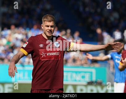 17. April 2022, Merck Stadium am Bollenfalltor, Darmstadt, GER, 2. FBL, Darmstadt 98 vs FC Schalke 04, DFL-Vorschriften verbieten die Verwendung von Fotos als Bildsequenzen und/oder quasi-Video. Im Bild Simon Terodde (Schalke) Stockfoto