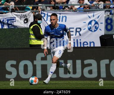 17. April 2022, Merck Stadium am Bollenfalltor, Darmstadt, GER, 2. FBL, Darmstadt 98 vs FC Schalke 04, DFL-Vorschriften verbieten die Verwendung von Fotos als Bildsequenzen und/oder quasi-Video. Im Bild Phillip Tietz (Darmstadt) Stockfoto