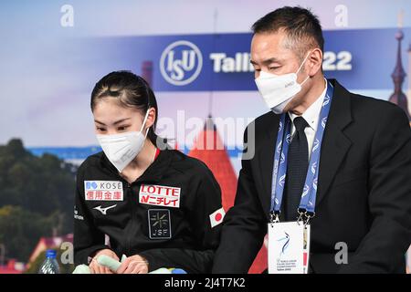 Rion SUMIYOSHI (JPN), bei Kiss & Cry während des Freilaufens der Frauen, bei den ISU-Junioren-Eiskunstlauf-Weltmeisterschaften 2022, in der Tondiraba Ice Hall, am 17. April 2022 in Tallinn, Estland. Quelle: Raniero Corbelletti/AFLO/Alamy Live News Stockfoto