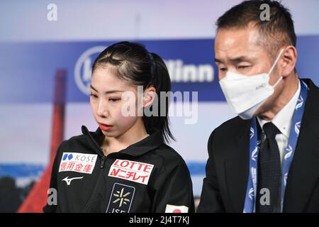 Rion SUMIYOSHI (JPN), bei Kiss & Cry während des Freilaufens der Frauen, bei den ISU-Junioren-Eiskunstlauf-Weltmeisterschaften 2022, in der Tondiraba Ice Hall, am 17. April 2022 in Tallinn, Estland. Quelle: Raniero Corbelletti/AFLO/Alamy Live News Stockfoto