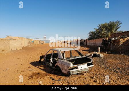 Mauretanien, Chinguetti, altes Auto Stockfoto