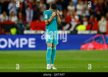 Sevilla, Spanien. 17. April 2022. Fede Valverde von Real Madrid während des La Liga-Spiels zwischen dem FC Sevilla und Real Madrid spielte am 17. April 2022 im Sanchez Pizjuan Stadium in Sevilla, Spanien. (Foto von Antonio Pozo/PRESSINPHOTO) Quelle: PRESSINPHOTO SPORTS AGENCY/Alamy Live News Stockfoto