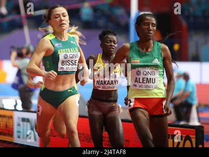 Catriona BISSET aus Australie , Halimah NAKAAYI aus Uganda und Habitam ALEMU aus Äthiopien heizen 800 M Frauen während der Leichtathletik-Hallenweltmeisterschaften 2022 am 19. März 2022 in der stark Arena in Belgrad, Serbien - Foto Laurent Lairys / DPPI Stockfoto