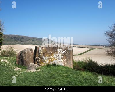 Der Coldrum Long Barrow, oder Coldrum Stones oder Adscombe Stones, ist ein neolithischer langer Barrow mit Grabkammer, in der Nähe von Trottiscliff in Kent, England Stockfoto