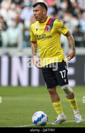 Turin, Italien, 16.. April 2022. Gary Medel vom FC Bologna während des Spiels der Serie A im Allianz Stadium, Turin. Bildnachweis sollte lauten: Jonathan Moscrop / Sportimage Stockfoto