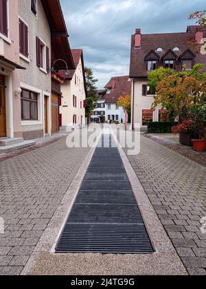 Laufen, Schweiz - 19. Oktober 2021: Die Altstadt der Schweizer mittelalterlichen Stadt Laufen Stockfoto