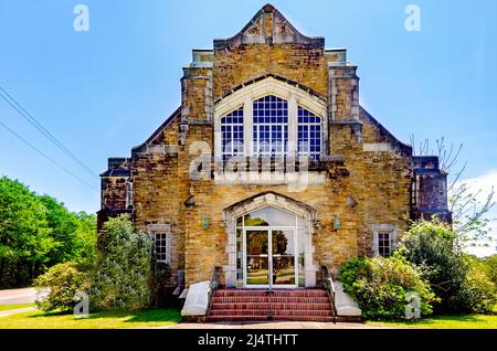 Die erste Baptistenkirche von Theodore ist auf der Bellingrath Road, 15. April 2022, in Theodore, Alabama, abgebildet. Die Kirche wurde 1950 erbaut. Stockfoto