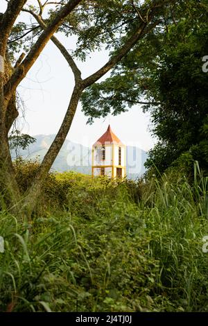 14. April 2022 San Joaquín, La Mesa, Cundinamarca, Kolumbien. Die Kirche von San Joaquin. Stockfoto