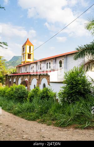 14. April 2022 San Joaquín, La Mesa, Cundinamarca, Kolumbien. Die Kirche von San Joaquin. Stockfoto