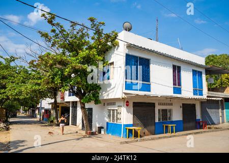 San Joaquin, La Mesa, Cundinamarca, Kolumbien, April 14, 2022. Typische Architektur des Dorfes. Stockfoto