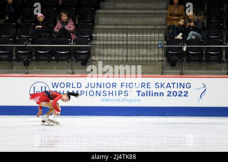 Rion SUMIYOSHI (JPN), während des Freilaufens der Frauen, bei den ISU-Junioren-Eiskunstlauf-Weltmeisterschaften 2022, in der Tondiraba Ice Hall, am 17. April 2022 in Tallinn, Estland. Quelle: Raniero Corbelletti/AFLO/Alamy Live News Stockfoto