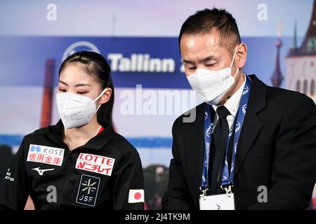 Rion SUMIYOSHI (JPN), bei Kiss & Cry während des Freilaufens der Frauen, bei den ISU-Junioren-Eiskunstlauf-Weltmeisterschaften 2022, in der Tondiraba Ice Hall, am 17. April 2022 in Tallinn, Estland. Quelle: Raniero Corbelletti/AFLO/Alamy Live News Stockfoto