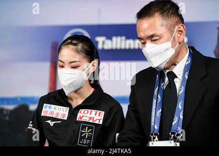 Rion SUMIYOSHI (JPN), bei Kiss & Cry während des Freilaufens der Frauen, bei den ISU-Junioren-Eiskunstlauf-Weltmeisterschaften 2022, in der Tondiraba Ice Hall, am 17. April 2022 in Tallinn, Estland. Quelle: Raniero Corbelletti/AFLO/Alamy Live News Stockfoto