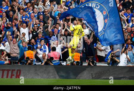 LONDON, ENGLAND - 17. APRIL: Chelsea's Mason Mount feiert sein Tor während des FA Cup Halbfinales zwischen Crystal Palace und Chelsea im Wembley Stadium , Stockfoto